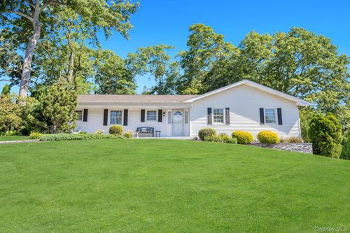 3 Laura Ct, Nesconset, NY, 11767-1709 | Card Image
