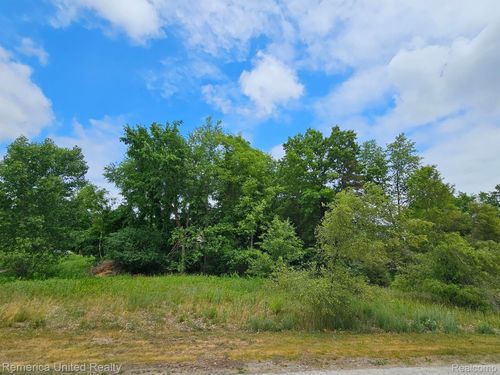 10536 Oak Shore Dr, South Lyon, MI, 48178 | Card Image