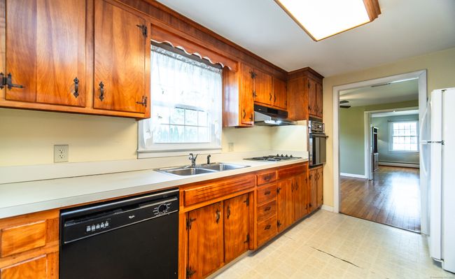 69 Essex Rd, House other with 4 bedrooms, 2 bathrooms and null parking in Old Saybrook CT | Image 17