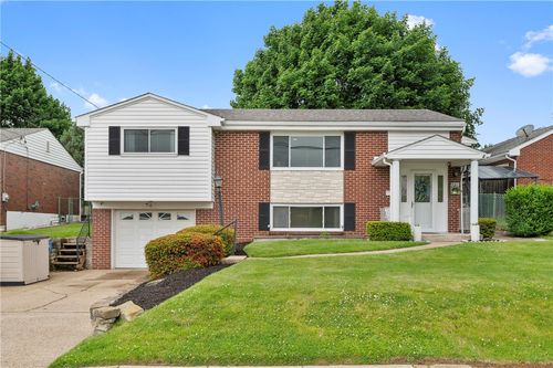 2739 Iowa Dr, New Kensington, PA, 15068-3116 | Card Image