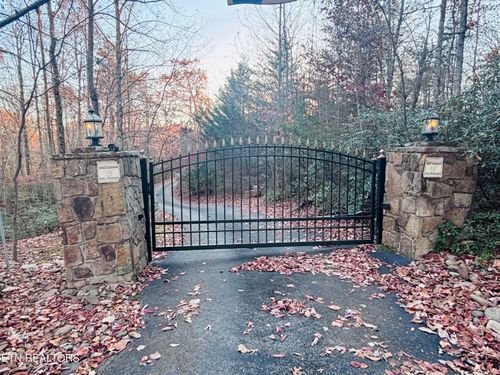 1260 Davidson Dr, Monterey, TN, 38574-7349 | Card Image