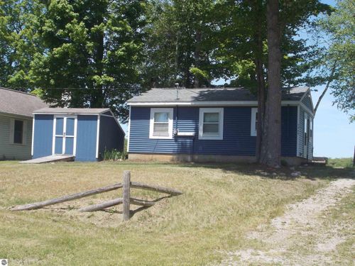 5469 Ridge Rd, Hale, MI, 48739-9172 | Card Image