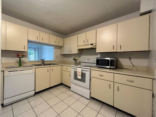 7-8032 Nw 29th St, Sunrise, FL, 33322-2426 | Card Image