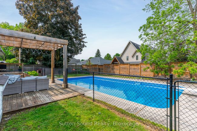 232 4th Ave, House other with 4 bedrooms, 3 bathrooms and 4 parking in Hanover ON | Image 35