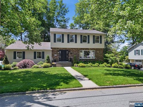 2430 Cleveland Ave, Twp Washingtn, NJ, 07676-4927 | Card Image