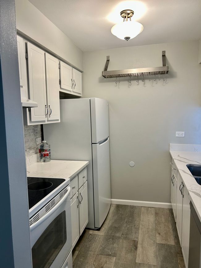 APT-1310 - 5231 James Ln, Condo with 2 bedrooms, 2 bathrooms and 2 parking in Crestwood IL | Image 12