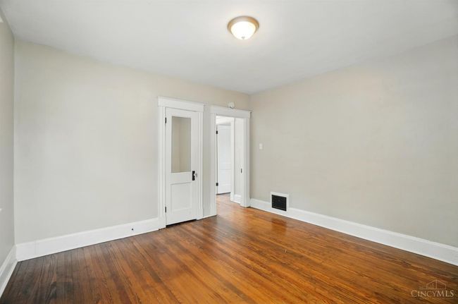 3933 Vine St, House other with 2 bedrooms, 2 bathrooms and null parking in Cincinnati OH | Image 25