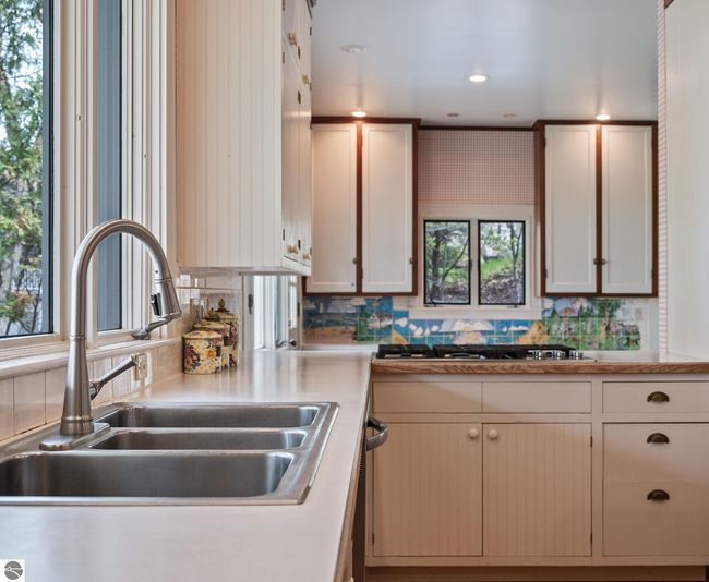431 Michigan Ave, House other with 10 bedrooms, 7 bathrooms and null parking in Charlevoix MI | Image 26