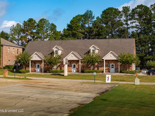 17 Plaza Dr, Hattiesburg, MS, 39402-1573 | Card Image