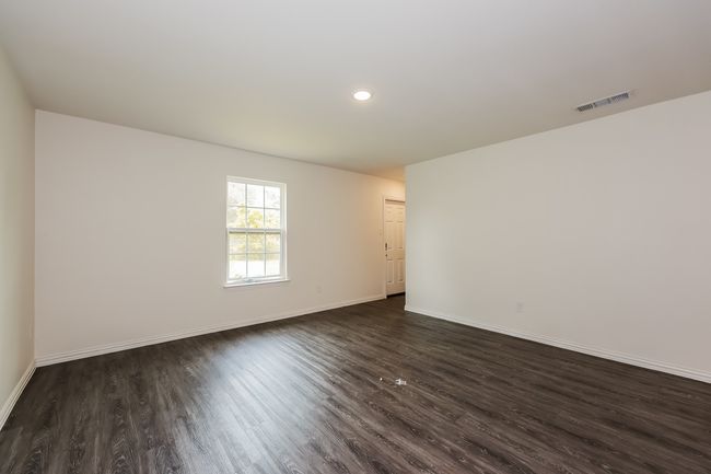1304 N Brazos Ave, House other with 3 bedrooms, 2 bathrooms and null parking in Cleburne TX | Image 4