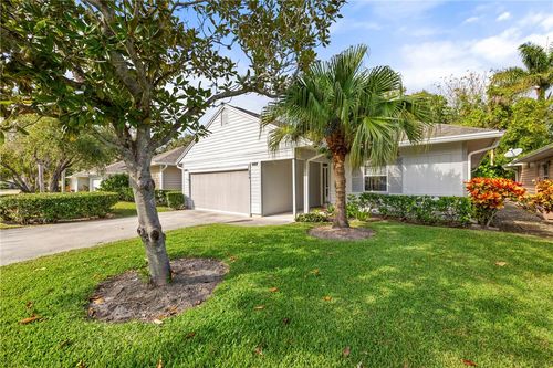 374 Hawthorne Ln, Vero Beach, FL, 32962-7338 | Card Image