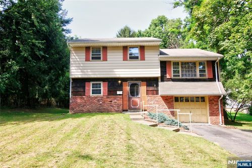 111 Moffatt Rd, Mahwah, NJ, 07430-1709 | Card Image