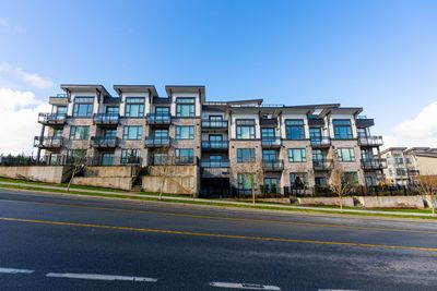 103 - 9983 Barnston Dr E, Condo with 1 bedrooms, 1 bathrooms and 1 parking in Surrey BC | Image 2