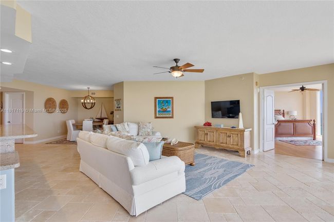 APT-7C - 3000 N Highway A1a, Condo with 3 bedrooms, 3 bathrooms and null parking in Hutchinson Island FL | Image 7