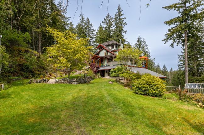 Fully fenced with 2 gates for access to the garage and workshop | Image 10