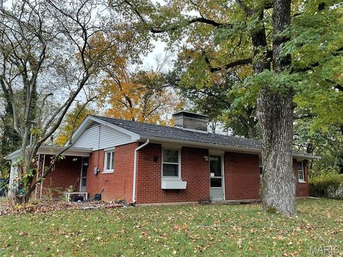 2131 Hill Crest Dr, Highland, IL, 62249-2366 | Card Image