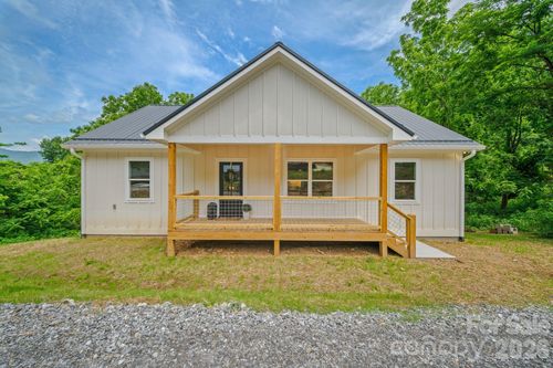 311 Farley St, Waynesville, NC, 28786-4826 | Card Image
