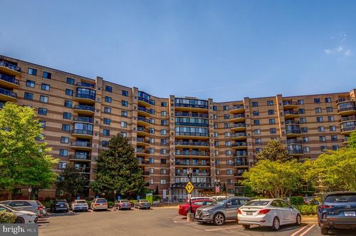 107-8370 Greensboro Dr, MCLEAN, VA, 22102-3554 | Card Image