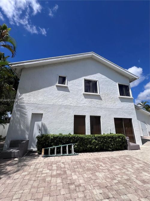 main-house-624 Ne 205th Ter, Miami, FL, 33179-2410 | Card Image