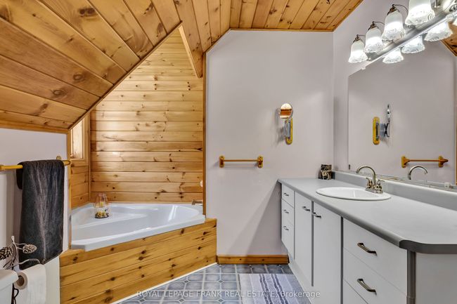 3515 County Rd 121, House other with 5 bedrooms, 3 bathrooms and 8 parking in Kinmount ON | Image 15