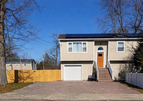 31 Perry Ln, Wheatley Heights, NY, 11798-1314 | Card Image