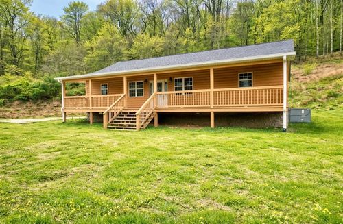 92 Defeated Creek Hwy, Carthage, TN, 37030-2235 | Card Image