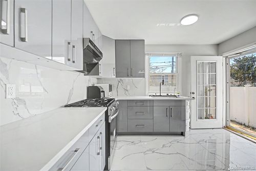 27 Westbury Ave, Plainview, NY, 11803-3413 | Card Image