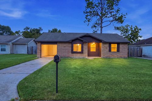 802 E Stadium Ct, Friendswood, TX, 77546-3639 | Card Image