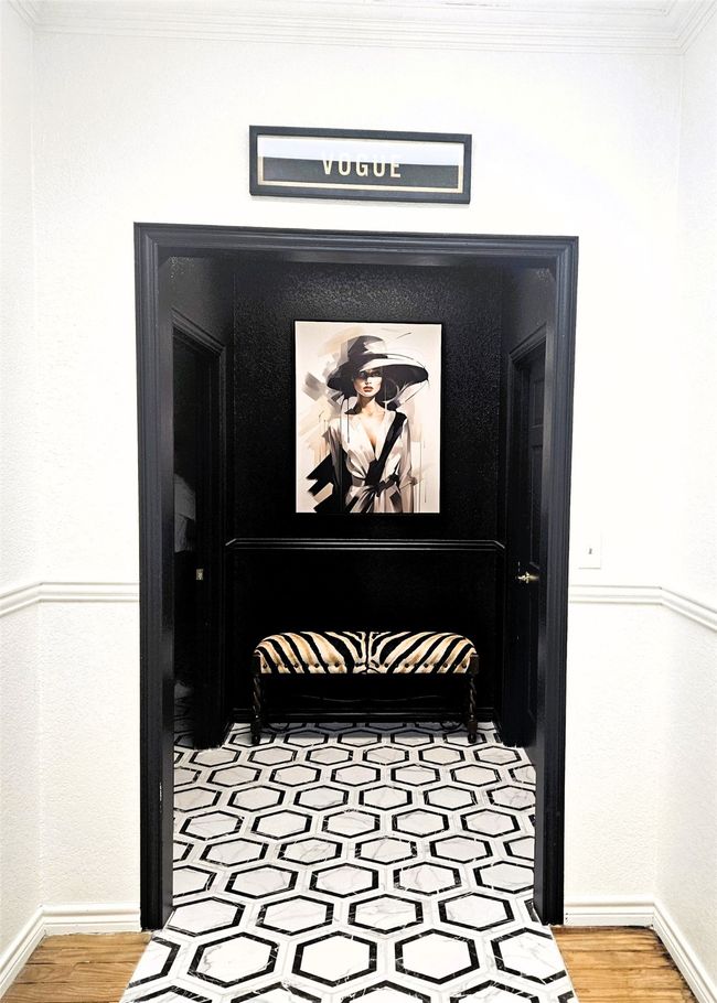 Entrance to the back two offices | Image 8