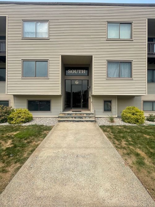 apt-6c-196 Old River Rd, Lincoln, RI, 02865-1118 | Card Image