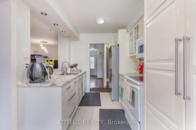 134 Royal Salisbury Way, House attached with 3 bedrooms, 2 bathrooms and 2 parking in Brampton ON | Image 13
