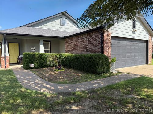 11001 N 146th East Ave, Owasso, OK, 74055-5979 | Card Image