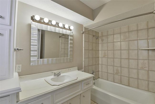 Primary bath | Image 30