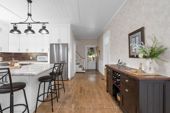 4950 Penetanguishene Rd, House other with 4 bedrooms, 3 bathrooms and 10 parking in Hillsdale ON | Image 12