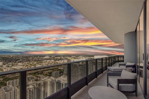 ph5807-1000 Brickell Plz, Miami, FL, 33131-3833 | Card Image