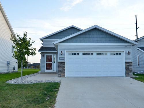 445 Foxtail Dr, West Fargo, ND, 58078-7964 | Card Image