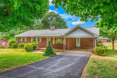 5500 Rozianna Dr, Winston Salem, NC, 27106-2427 | Card Image