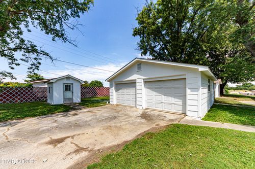 1926 Princeton Rd, Maryville, TN, 37801-8434 | Card Image