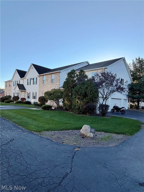 4-3649 Indian Run Dr, Canfield, OH, 44406-9018 | Card Image