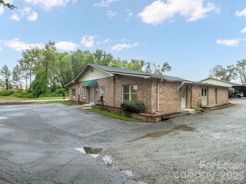 732 Jonesborough St, Hendersonville, NC, 28739-5267 | Card Image