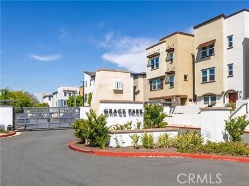 533 Daniel Freeman Cir, Inglewood, CA, 90301-4147 | Card Image