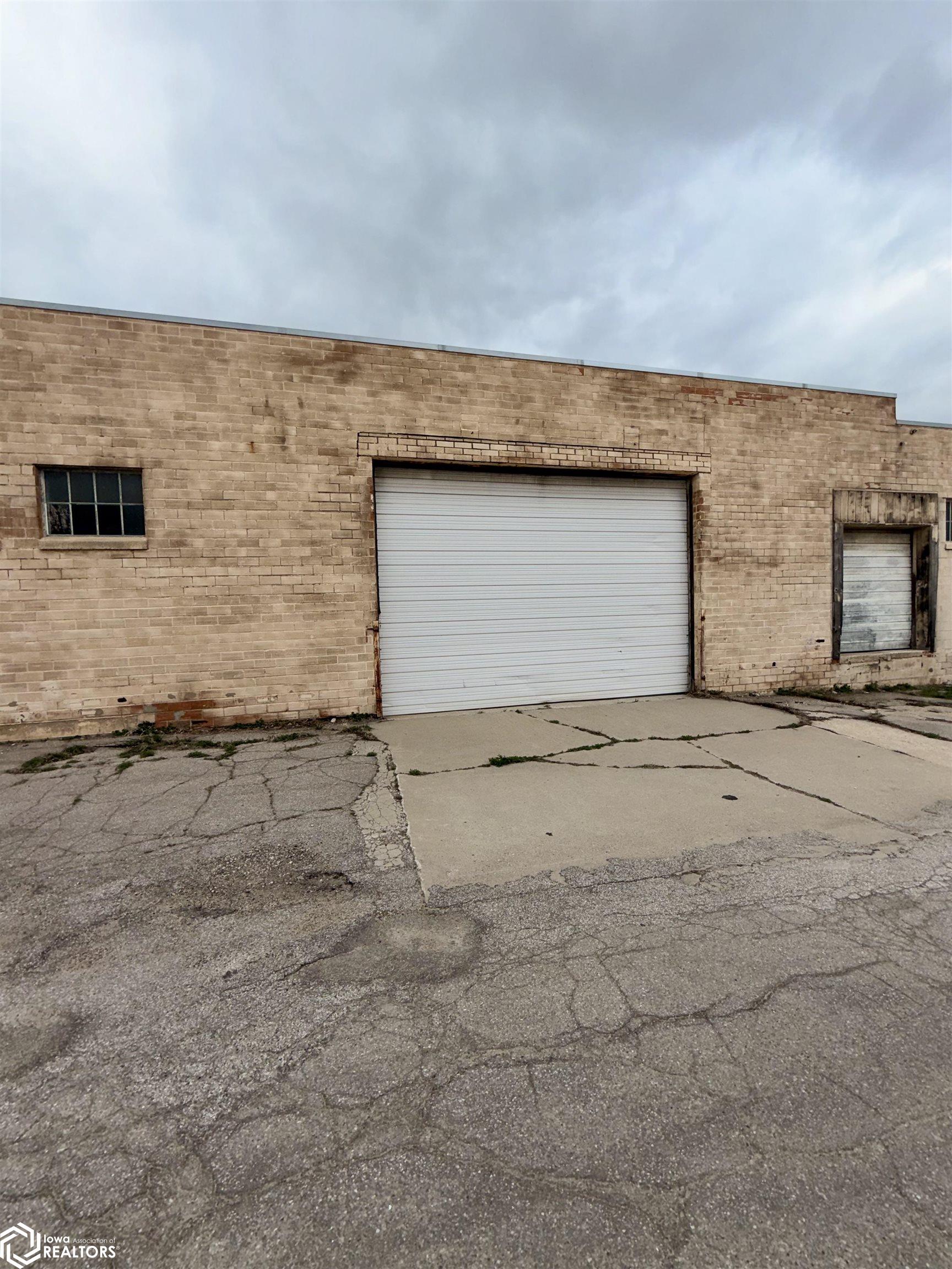 22 10th SW St, Mason City, IA 50401-5702