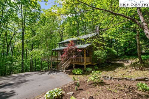 415 Will Isaacs Rd, Zionville, NC, 28698-9051 | Card Image