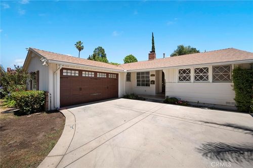 6820 Encino Ave, Van Nuys, CA, 91406-4326 | Card Image