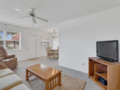 203 - 102 Royal Oak Dr, Condo with 1 bedrooms, 1 bathrooms and null parking in Vero Beach FL | Image 1