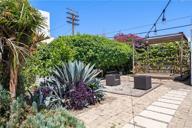 1944 Chariton St, House other with 3 bedrooms, 2 bathrooms and 2 parking in Los Angeles CA | Image 4