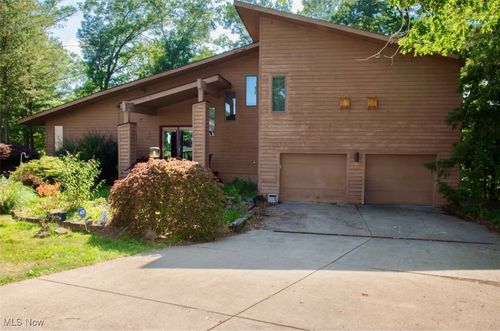 31 Cherokee Dr, Girard, OH, 44420-3604 | Card Image