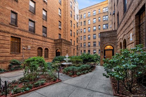 6c-83-44 Lefferts Blvd, Kew Gardens, NY, 11415-2557 | Card Image
