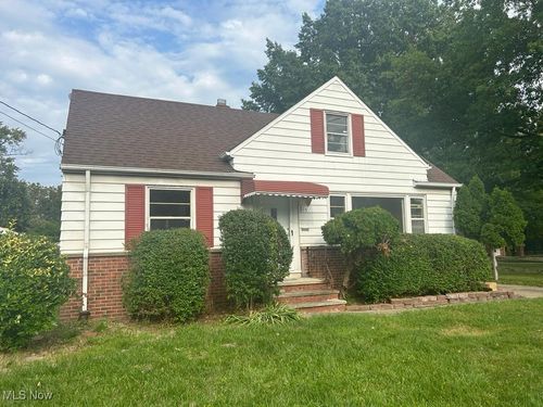 815 Babbitt Rd, Euclid, OH, 44123-2505 | Card Image