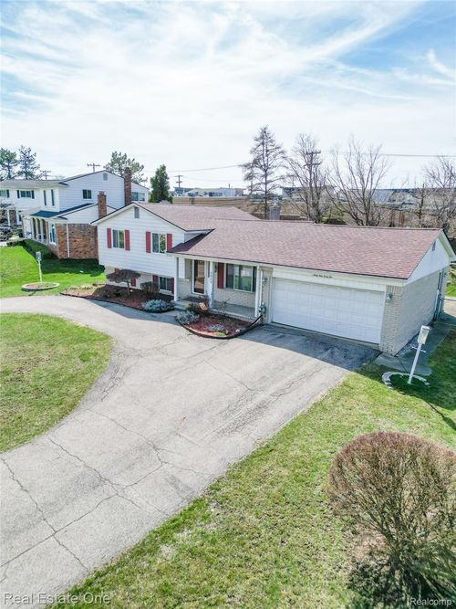 6942 Leslee Crest Dr, West Bloomfield, MI, 48322-3724 | Card Image